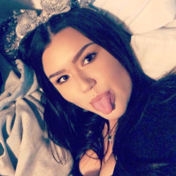 Meet your Posher, Hannah - Picture 1 of 1